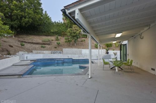 2434 Delisle Ct, Glendale CA  91208-2210 exterior