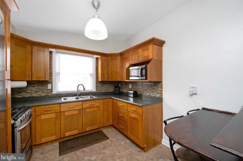 822 Borbeck Ave, Philadelphia PA  19111-3105 exterior