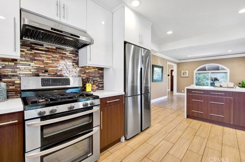 1755 Glenwood Rd, Glendale CA  91201-1543 exterior