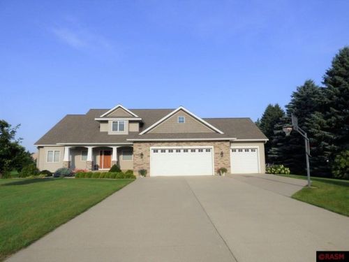 208 Country Club Dr, Mankato, MN 56001-9372