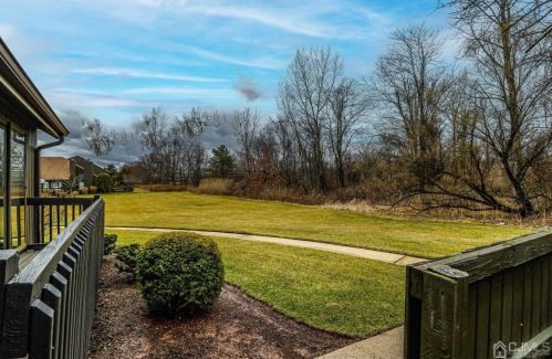 342 Westgate Dr, Edison, NJ 08820-1169