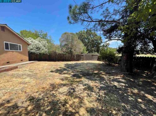 589 Maureen Ln, Concord CA  94523-2758 exterior