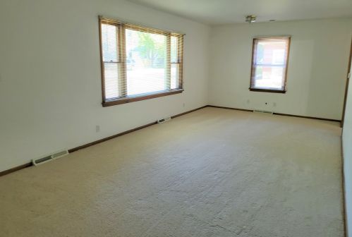 1376 Hinckley St, Boulder Hill, IL 60538-1741