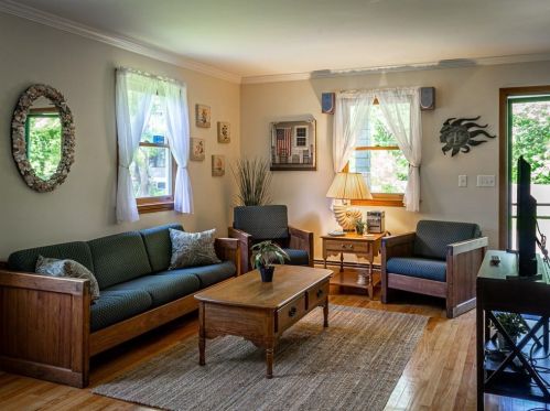21 Annandale Ter, Middletown, RI 02840-3612