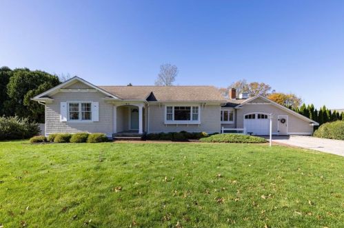 5 Emerald St, Westerly, RI 02891-3414