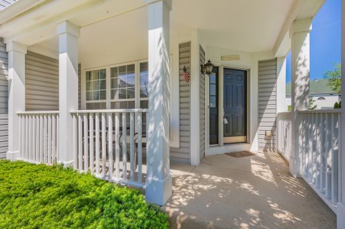 2115 Periwinkle Ln, Naperville, IL 60540-9221
