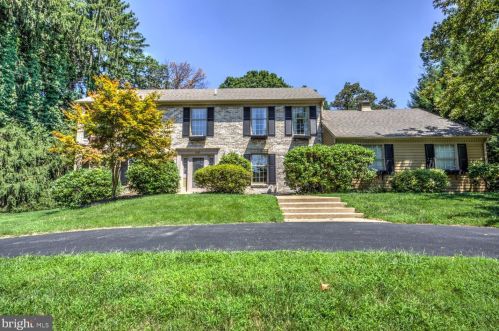 1285 Meadowbrook Rd, Lancaster, PA 17603-4711