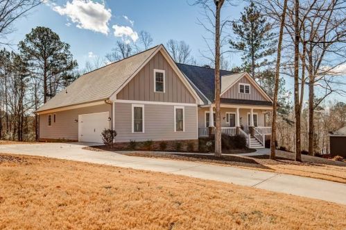82 Rapids Dr, Bogart, GA 30622-9503