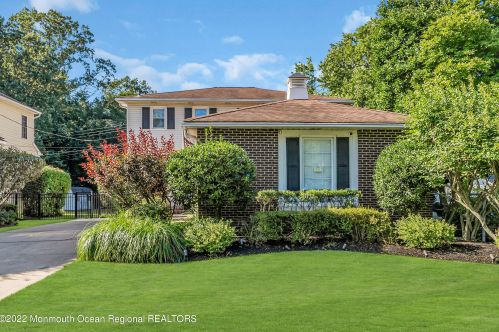 718 Grassmere Ave, Tinton Falls NJ  07712-4333 exterior