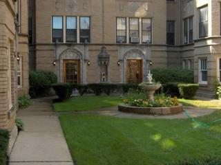 706 Hinman Ave, Evanston IL  60202-2562 exterior