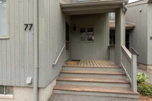 77 Brookside Dr, Stratham, NH 03885-2128