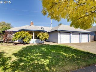 521 30th Dr, Damascus, OR 97030