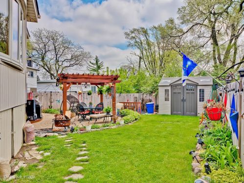 9856 Huber Ln, Niles IL  60714-1015 exterior