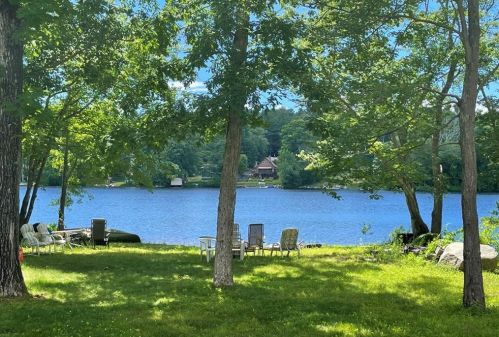 149 Keach Pond Dr, Glocester, RI 02814-2834