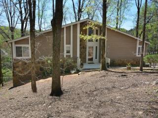 4500 Huntridge Dr, Roswell, GA 30075-2010