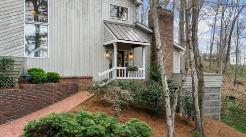 9660 Huntcliff Trce, Atlanta, GA 30350-2709