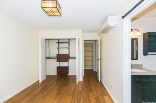 229 Anapalau St, Honolulu HI  96825-2244 exterior