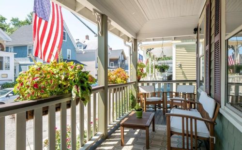 32 Hammond St, Middletown RI  02840-4035 exterior