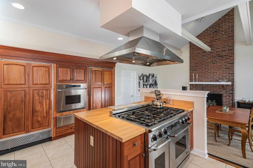 1 Tomlyn Dr, Princeton NJ  08540-4316 exterior