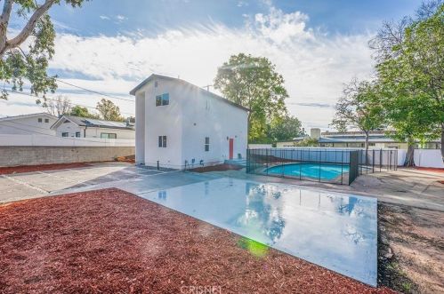 7960 Amestoy Ave, Van Nuys CA  91406-1603 exterior