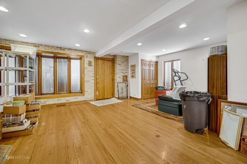 7103 Keeney St, Niles IL  60714-3039 exterior