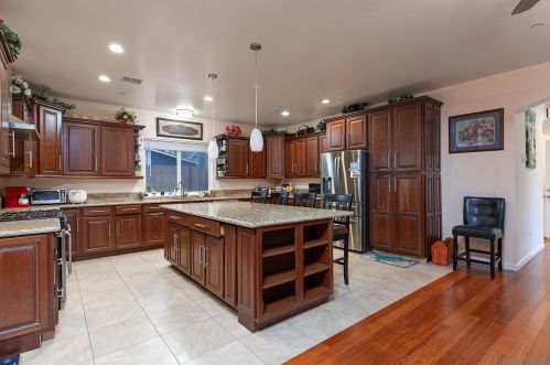 421 Tamarack Ave, Carlsbad, CA 92008-4128