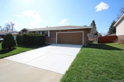 389 Nile St, Aurora CO 80401-2934 exterior