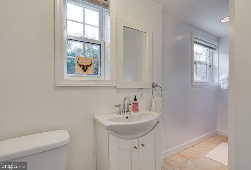 2218 Osborn Dr, Silver Spring MD 20910-1323 exterior