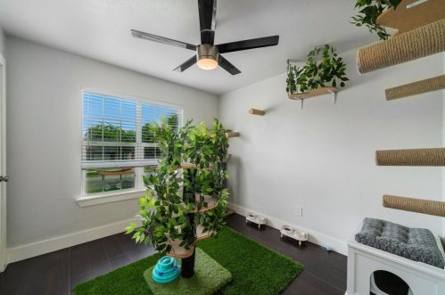 2116 Rockwood Dr, Carrollton TX 75007-5723 exterior