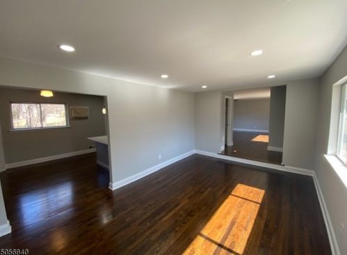 28 Hilltop Dr, Dover NJ  07869-1055 exterior