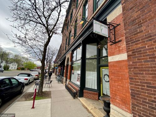38 Douglas St, Saint Paul MN  55102-2714 exterior