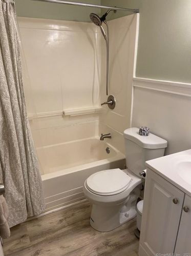 19 Dodge Dr, Huntington CT  06484-1723 exterior