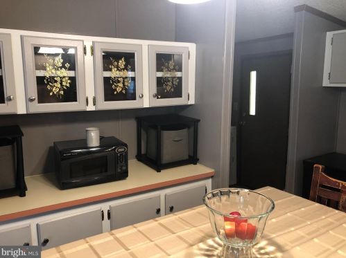 110 Dovefield Dr, Lancaster PA  17603-4686 exterior