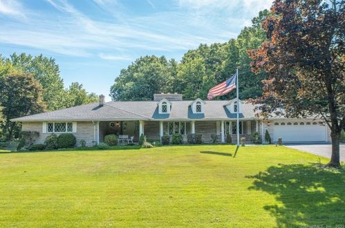 461 Oronoke Rd, Waterbury, CT 06708-3926