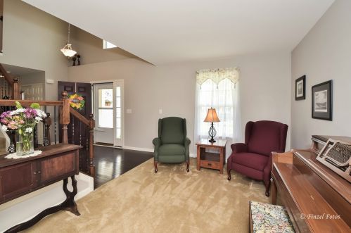 1690 Rockport Rd, Pingree Grove IL  60140-9062 exterior