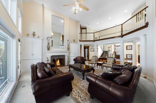 6972 Fieldstone Dr, Willowbrook IL  60527-6969 exterior