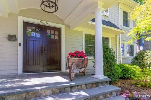 414 Overbrook Rd, Ridgewood, NJ 07450-3417