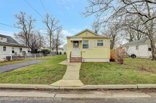 127 Cedar Ave, Middletown NJ  07748-5503 exterior