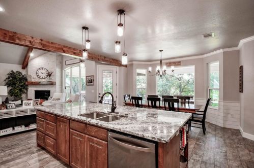 2019 Grn Wing, Granbury TX 76049-5560 exterior