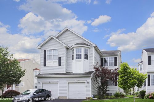 88 Annapolis St, Tinton Falls, NJ 07712-7748