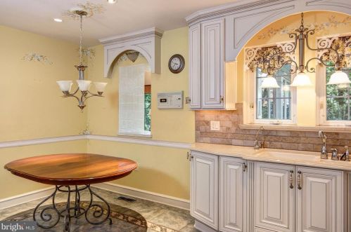 104 Treaty Elm Ln, Tavistock NJ 08033-3413 exterior