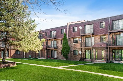 501 Mchenry Rd, Wheeling IL  60090-3869 exterior