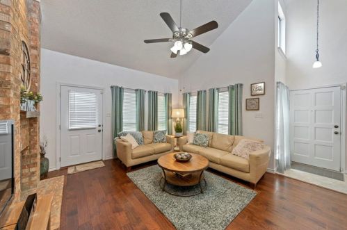 2121 Stradivarius Ln, Carrollton TX 75007-2218 exterior