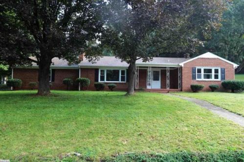 121 Robinhood Rd, Staunton, VA 24401-1865