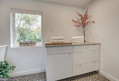 15009 Snowden Dr, Silver Spring MD 20905-5663 exterior