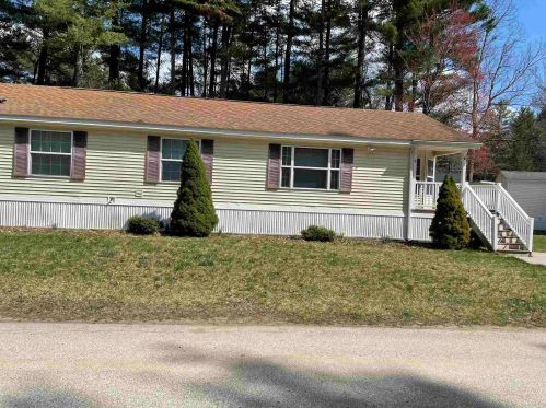 4 Shawn Ave, Nashua, NH 03062-1021
