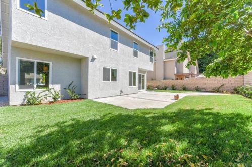 8 Henry, Irvine CA  92620-3256 exterior
