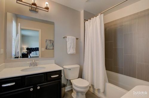 4109 Royal Mews Cir, Naperville IL  60564-7174 exterior
