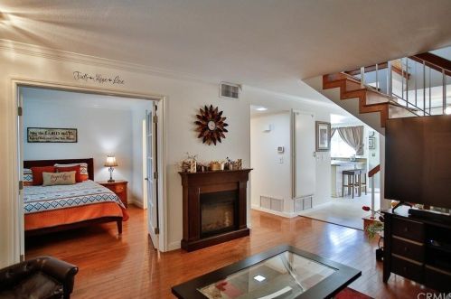1361 Walnut St, Anaheim, CA 92802-2274