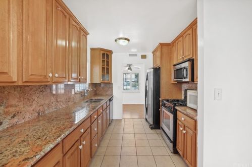 527 Hampton St, Anaheim CA  92801-3102 exterior